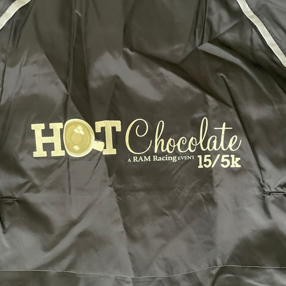 Running Away Windbreaker Hot Chocolate Run 15k Chicago, Women’s Medium - Picture 6 of 6
